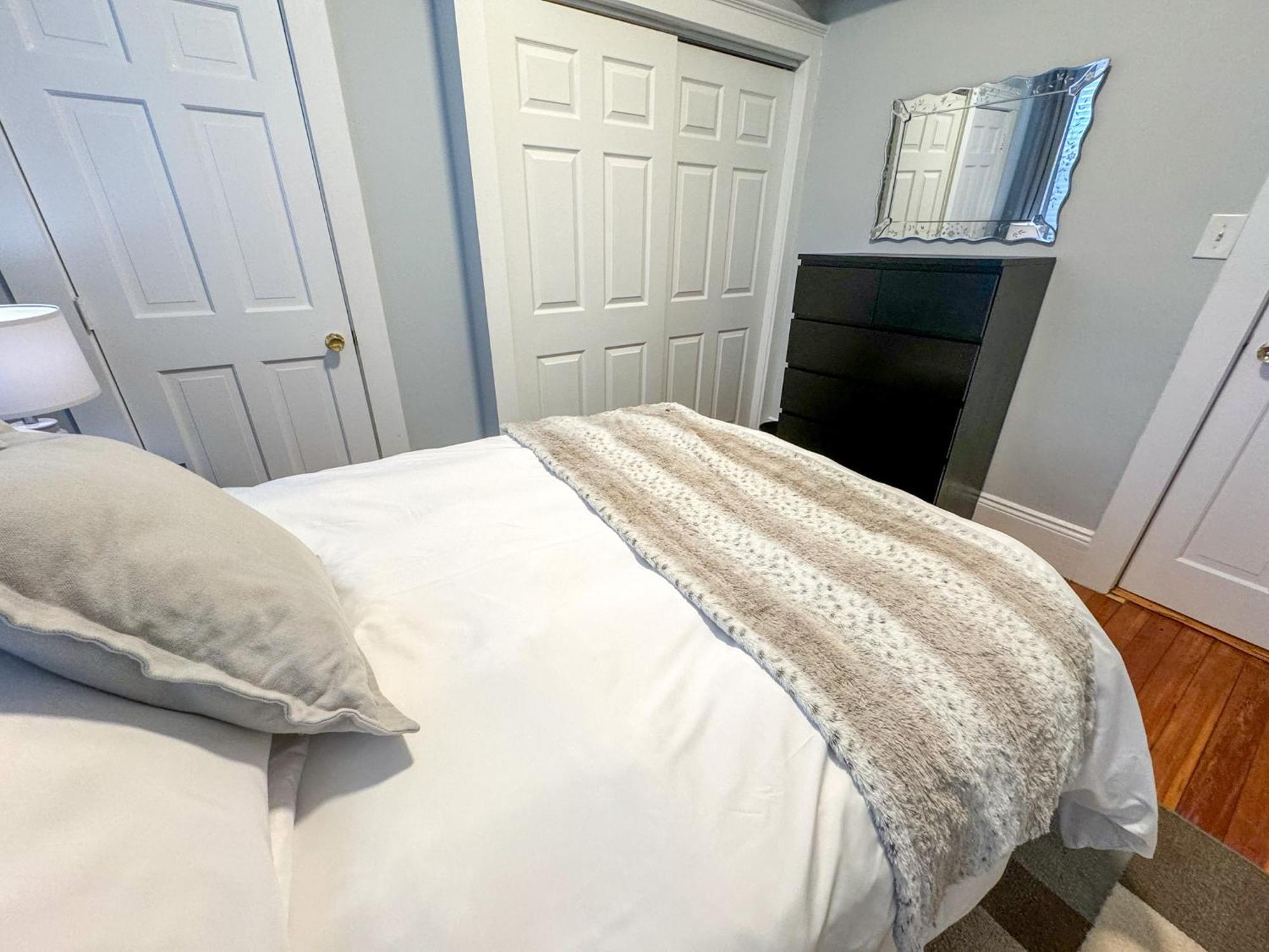 Huge,3 Bed,2Bath,Public Transport,Boston,Sleeps 9 Apartman Brookline Kültér fotó