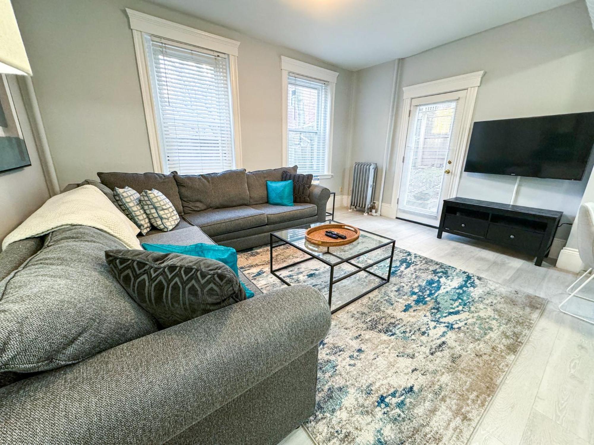 Huge,3 Bed,2Bath,Public Transport,Boston,Sleeps 9 Apartman Brookline Kültér fotó